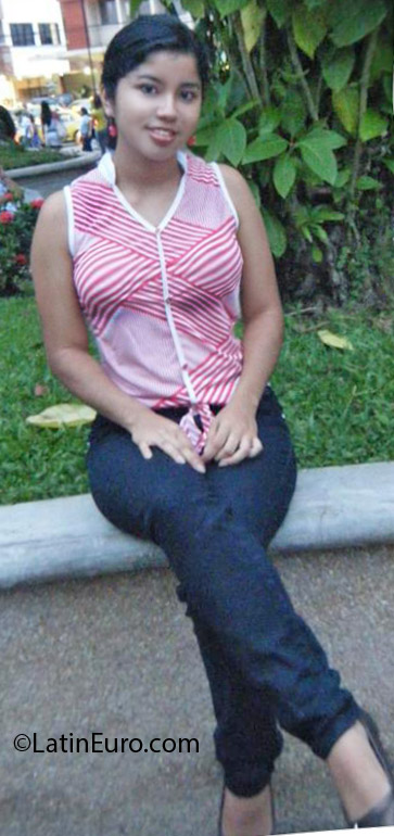 Date this hot Panama girl Migdalia from David PA355
