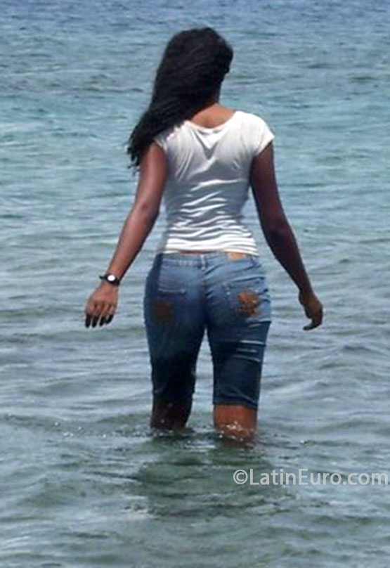 Date this exotic Dominican Republic girl Yasiry from Santo Domingo DO20801