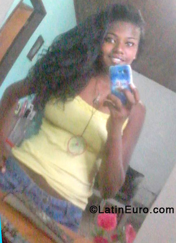 Date this athletic Brazil girl Larica from Feira De Santana BR8144