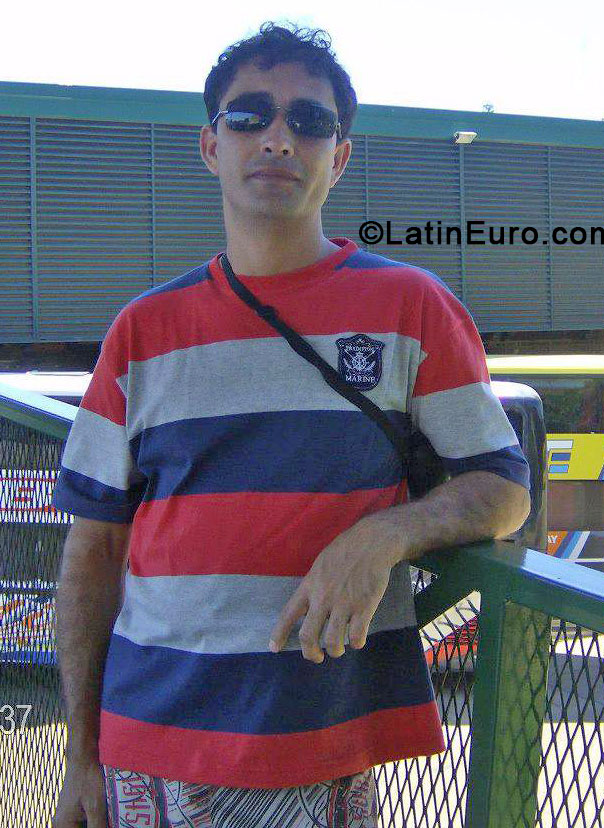 Date this voluptuous Brazil man Adao from Medianeira BR8176