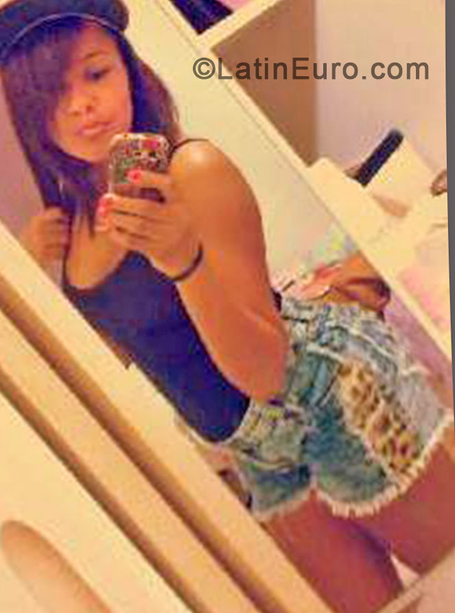 Date this voluptuous Brazil girl Karla from Uba BR8227