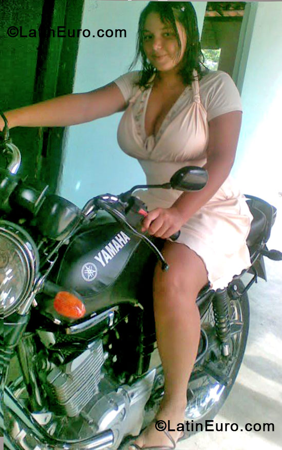 Date this fun Brazil girl Carol from Goiana BR8235