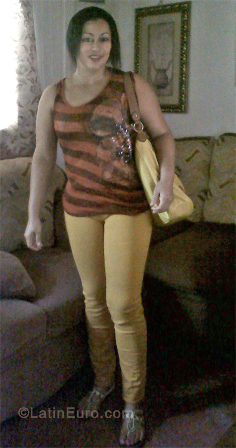 Date this attractive Honduras girl Carolina from Puerto Cortes HN905