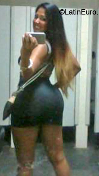 Date this nice looking Brazil girl Vanessa from Rio De Janeiro BR9355