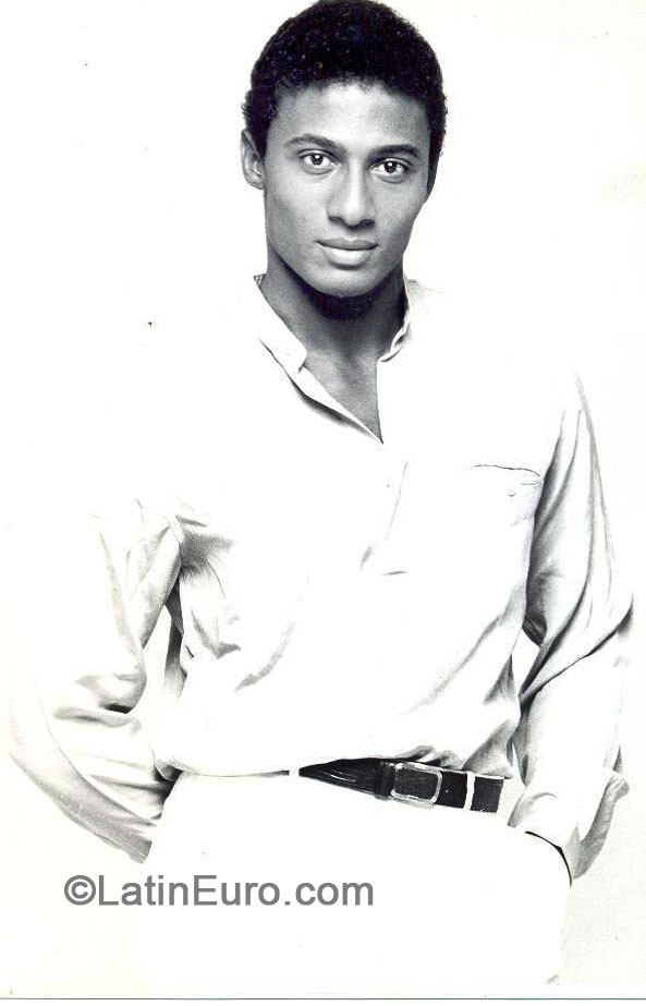 Date this good-looking Brazil man Marco from Rio De Janeiro BR8289