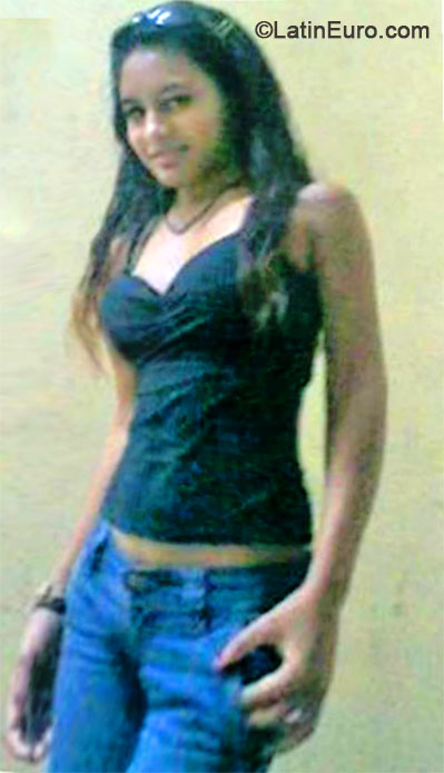 Date this happy Venezuela girl Andritha from Caracas VE114