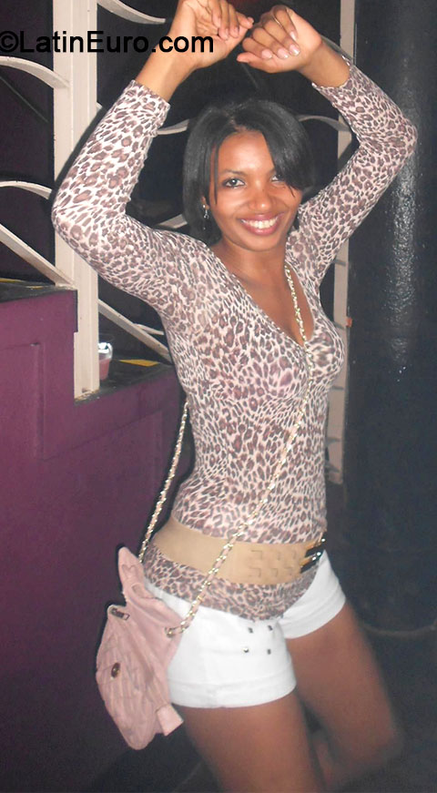 Date this georgeous Brazil girl Fernanda from Belo Horizonte BR8297