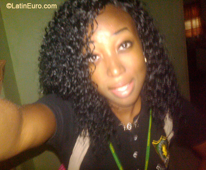 Date this foxy Jamaica girl Trudy from Kingston 20 JM1424