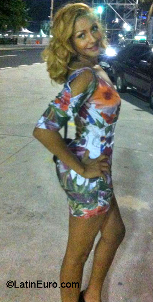 Date this foxy Brazil girl Sheila from Rio De Janeiro BR8339