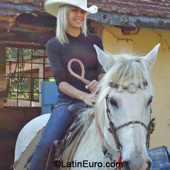Date this good-looking Brazil girl Lucinea from Sao Paulo BR8378