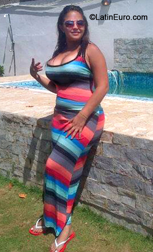 Date this lovely Venezuela girl Yobar from Caracas VE125