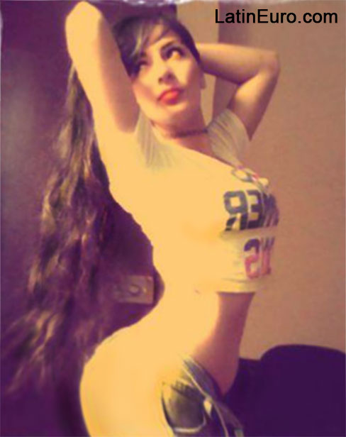 Date this good-looking Peru girl Lesly from Lima PE954