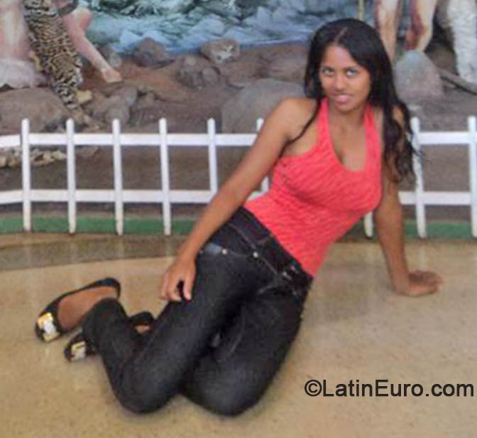 Date this happy Brazil girl Celia from Brasilia BR8545