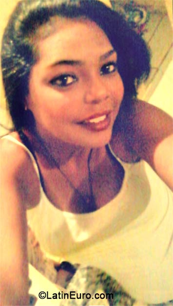 Date this foxy Brazil girl Rosana from Rio De Janeiro BR8569