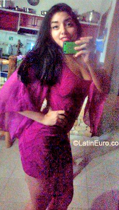 Date this sensual Venezuela girl Ariane from Barinas VE148