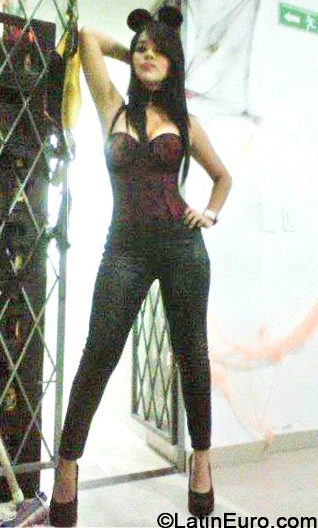 Date this lovely England girl DRUW from  CO14895