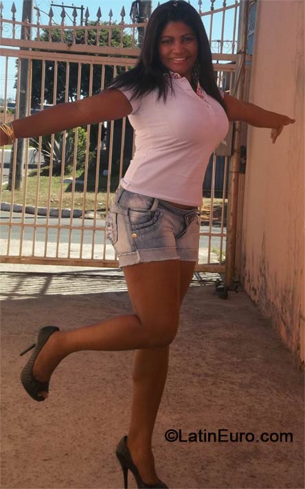 Date this passionate Brazil girl Claudia from Brasilia BR8665