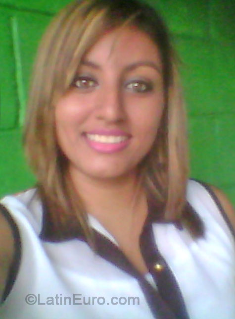 Date this hot El Salvador girl Leticia from San Salvador SV65