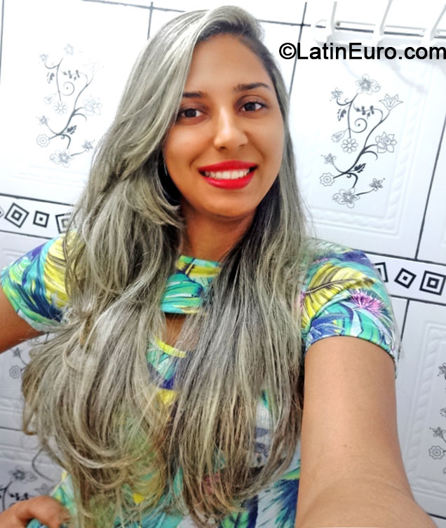 Date this lovely Brazil girl Erica from Ilheus BR8704
