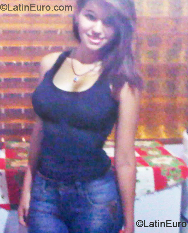 Date this sultry Venezuela girl Vanessa from Anaco VE186