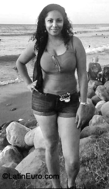 Date this charming Honduras girl Abigail from La Ceiba HN941