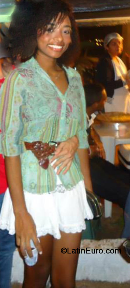Date this gorgeous Brazil girl Luz from Rio De Janeiro BR8859
