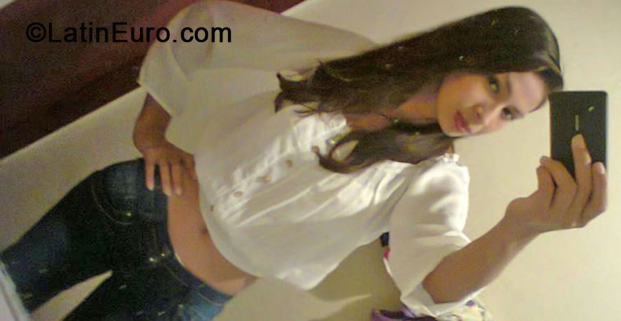 Date this hard body Honduras girl Neida from Roatan HN1074