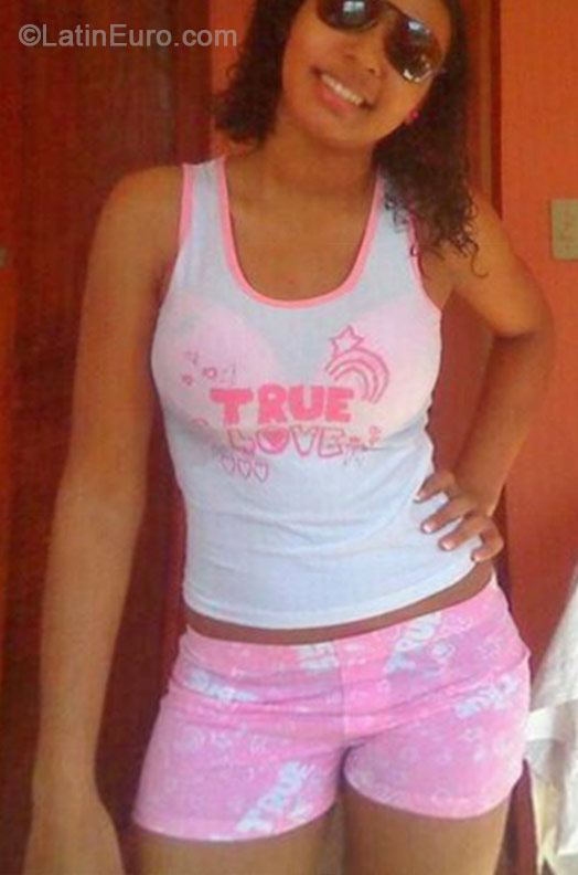 Date this delightful Dominican Republic girl Yadi from Santiago DO55226