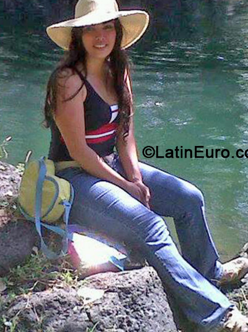 Date this cute Honduras girl Maria from San Pedro Sula HN979