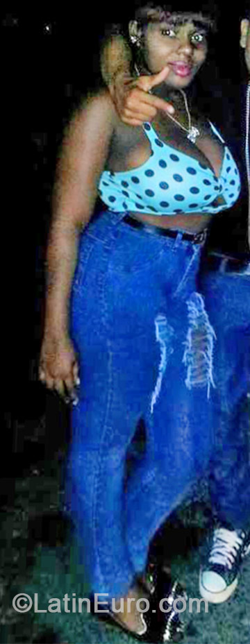 Date this hard body Dominican Republic girl Yulissa from Santo Domingo DO19049
