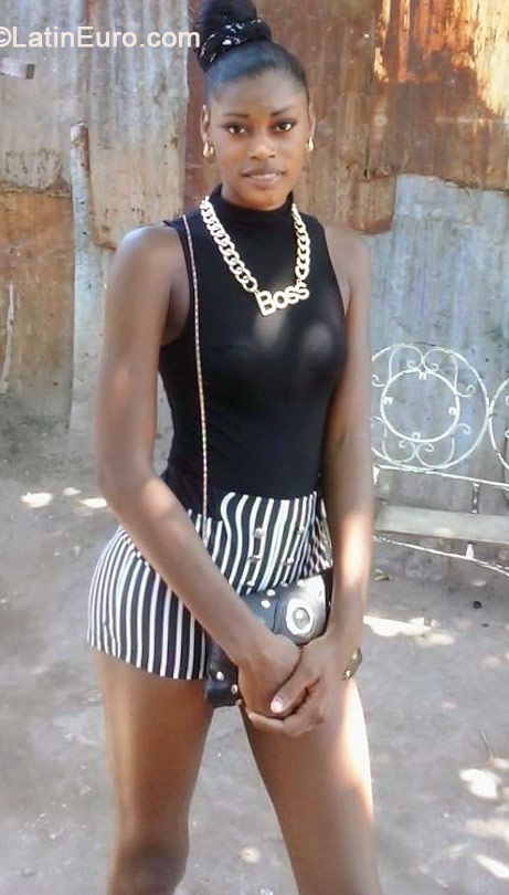Date this voluptuous Jamaica girl Tanece from Kingston JM1681