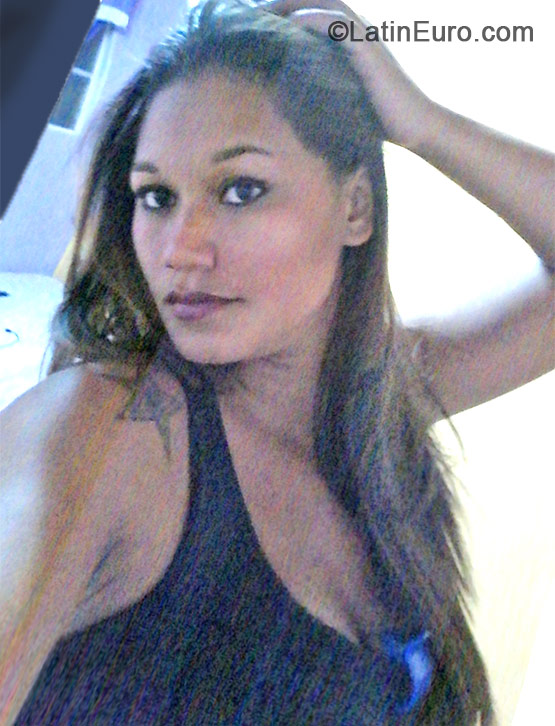 Date this athletic Brazil girl Jucara from Tiete BR8799