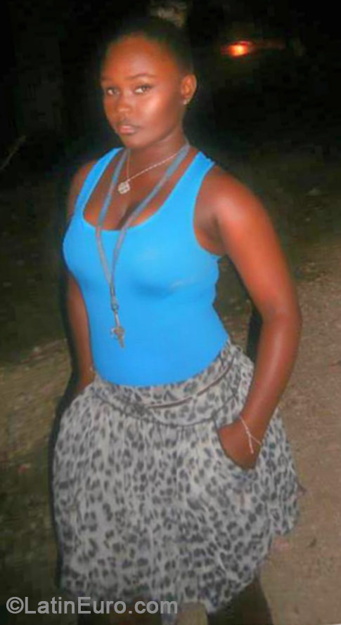 Date this nice looking Jamaica girl Cheav from Kingston JM1696