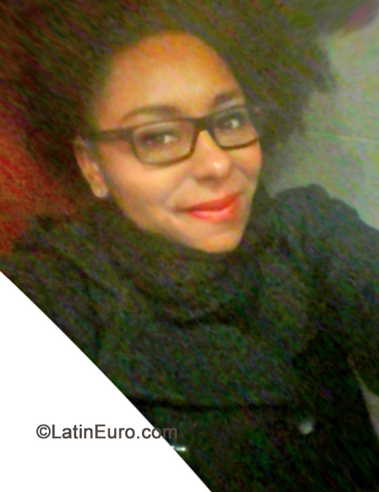 Date this stunning Brazil girl Cinthia from São Paulo BR8804