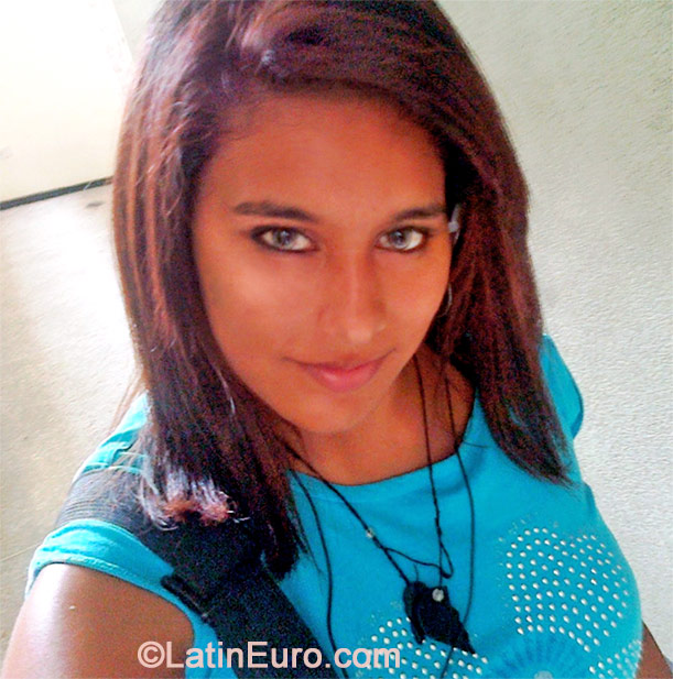 Date this georgeous Venezuela girl Andrea from Caracas VE282