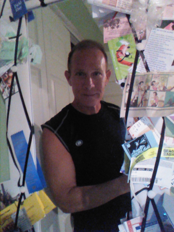 Date this foxy United States man James from Weston US15139