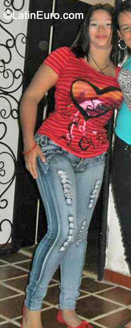 Date this georgeous Venezuela girl Karly from Ciudad Guayana VE295