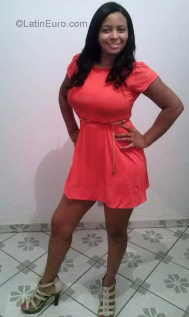 Date this happy Brazil girl Maria Da Gloria from Rio De Janeiro BR8905