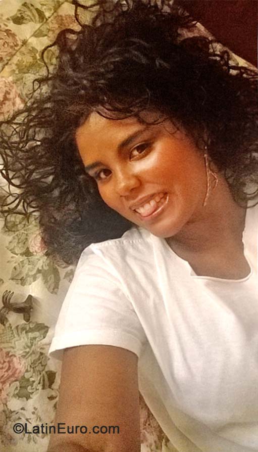 Date this hard body Brazil girl Marly from Salvador BR8906