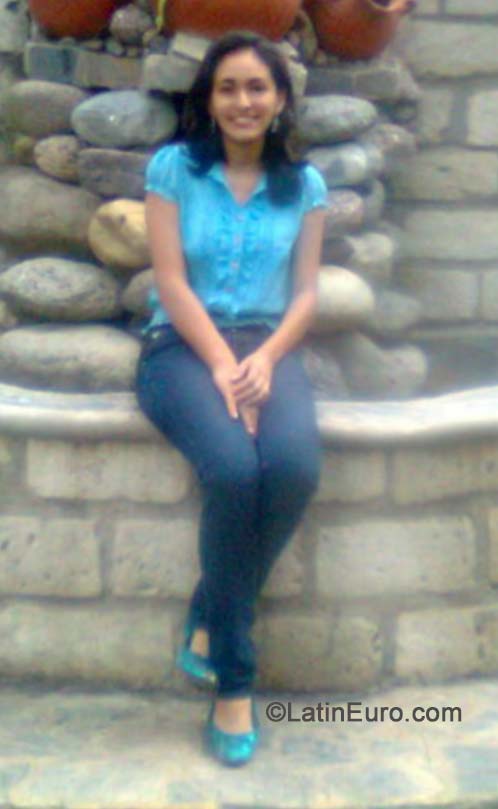 Date this lovely Honduras girl Andrea from Tegucigalpa HN1132
