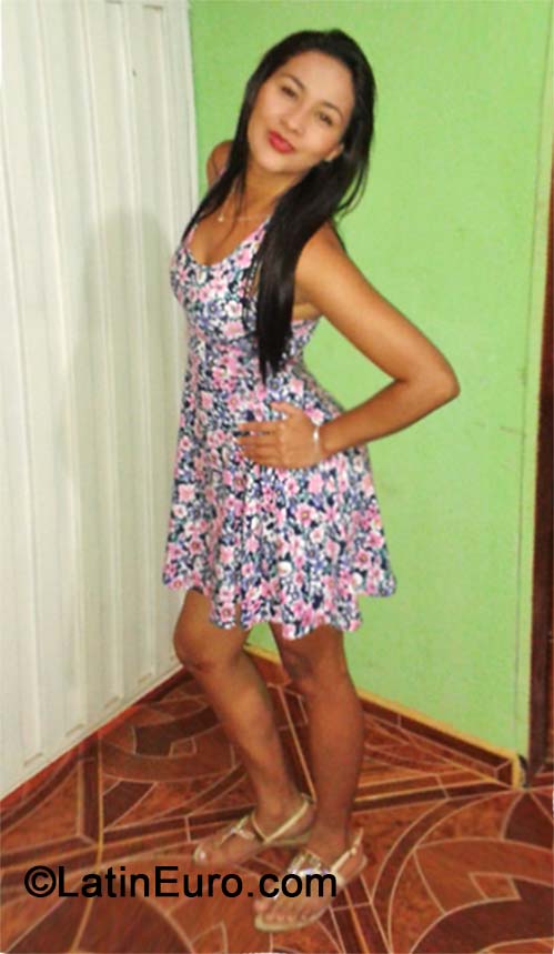 Date this pretty Colombia girl Lucia from Bucaramanga CO15716