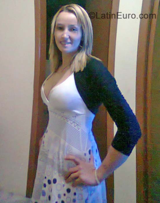 Date this good-looking Brazil girl Priscilla from Porto Alegre BR8924