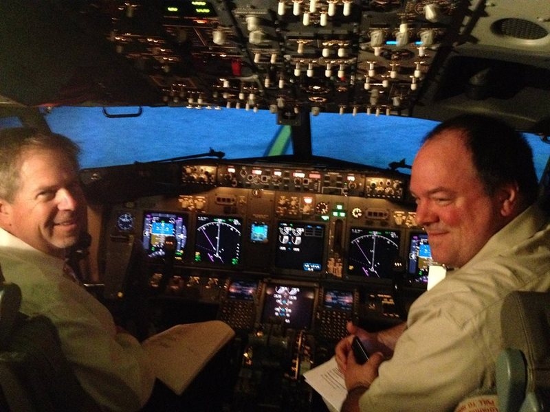 Date this tall United States man Piloto from San Francisco US15279