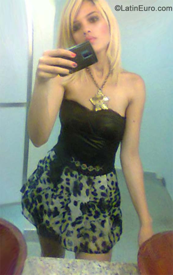 Date this pretty Brazil girl Ingrid from Brasilia De Minas BR8942