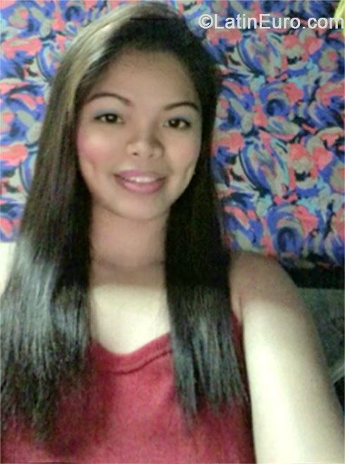Date this delightful Philippines girl Reina from Manila PH702
