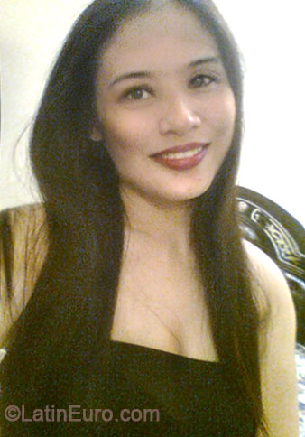 Date this hard body Philippines girl Vivien from Iloilo City PH675