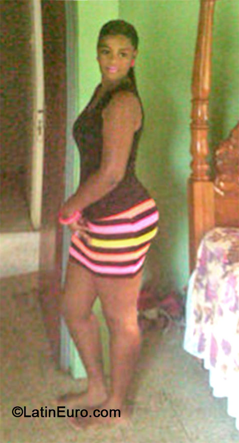 Date this attractive Jamaica girl Anna from May Pen JM1806