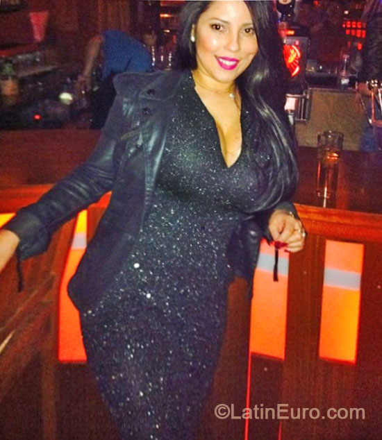 Date this hard body Spain girl Rosa from Barcelona ES320