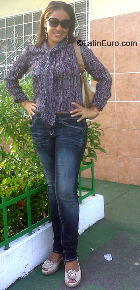 Date this athletic Honduras girl Reyna from La Ceiba HN1199