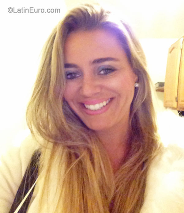 Date this hot Brazil girl Daniela from Brasilia BR8993